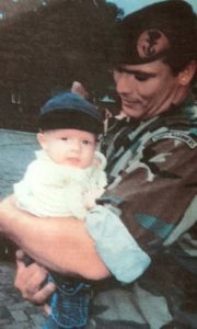 Mark Sterken in 2000 met zijn pasgeboren zoon